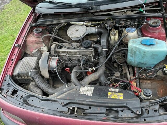 Красный Фольксваген Пассат, объемом двигателя 1.8 л и пробегом 400 тыс. км за 1418 $, фото 13 на Automoto.ua