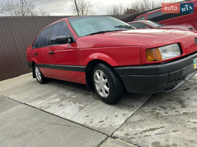 Красный Фольксваген Пассат, объемом двигателя 1.8 л и пробегом 242 тыс. км за 1500 $, фото 2 на Automoto.ua