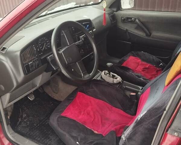 Красный Фольксваген Пассат, объемом двигателя 1.8 л и пробегом 400 тыс. км за 1100 $, фото 5 на Automoto.ua