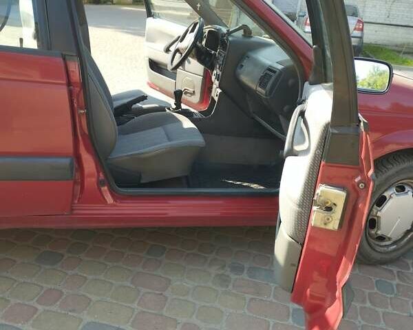 Червоний Фольксваген Пассат, об'ємом двигуна 1.8 л та пробігом 240 тис. км за 2220 $, фото 8 на Automoto.ua