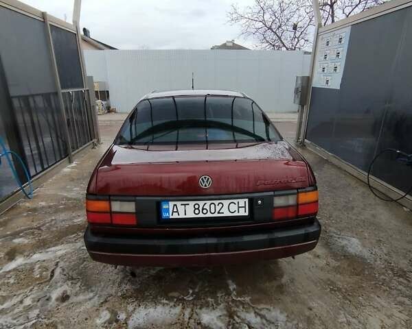 Красный Фольксваген Пассат, объемом двигателя 2 л и пробегом 255 тыс. км за 1450 $, фото 1 на Automoto.ua