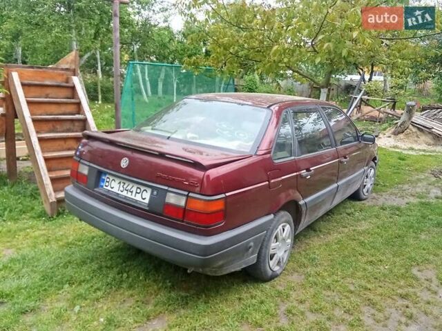 Красный Фольксваген Пассат, объемом двигателя 2 л и пробегом 115 тыс. км за 2600 $, фото 4 на Automoto.ua