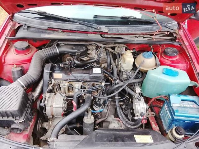 Красный Фольксваген Пассат, объемом двигателя 1.8 л и пробегом 640 тыс. км за 900 $, фото 11 на Automoto.ua