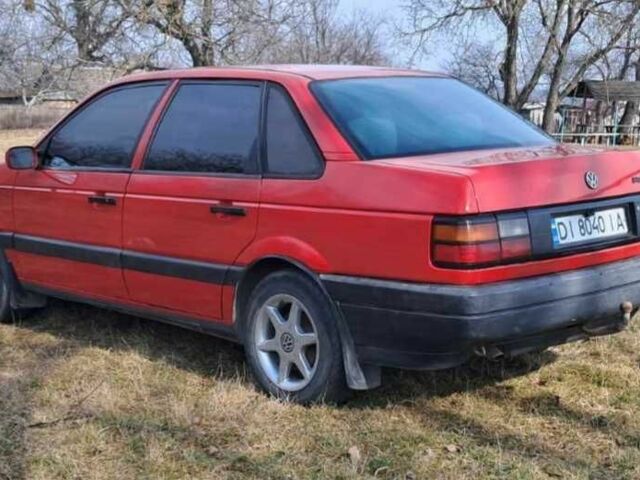 Красный Фольксваген Пассат, объемом двигателя 2 л и пробегом 380 тыс. км за 2100 $, фото 1 на Automoto.ua
