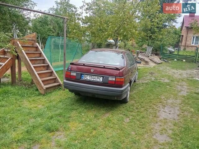 Красный Фольксваген Пассат, объемом двигателя 2 л и пробегом 115 тыс. км за 2600 $, фото 5 на Automoto.ua