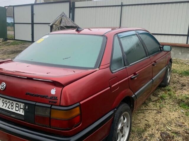 Красный Фольксваген Пассат, объемом двигателя 1.9 л и пробегом 300 тыс. км за 1850 $, фото 1 на Automoto.ua