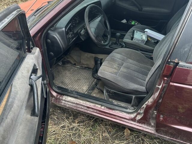 Красный Фольксваген Пассат, объемом двигателя 1.8 л и пробегом 330 тыс. км за 1000 $, фото 3 на Automoto.ua