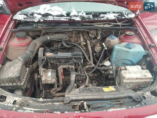 Красный Фольксваген Пассат, объемом двигателя 1.8 л и пробегом 400 тыс. км за 1100 $, фото 7 на Automoto.ua