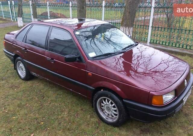 Красный Фольксваген Пассат, объемом двигателя 1.8 л и пробегом 526 тыс. км за 1450 $, фото 5 на Automoto.ua