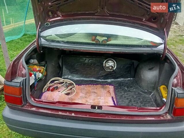 Красный Фольксваген Пассат, объемом двигателя 2 л и пробегом 115 тыс. км за 2600 $, фото 7 на Automoto.ua