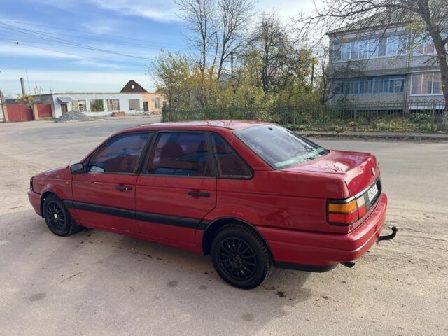 Красный Фольксваген Пассат, объемом двигателя 1.8 л и пробегом 215 тыс. км за 1350 $, фото 1 на Automoto.ua