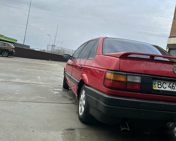 Красный Фольксваген Пассат, объемом двигателя 1.8 л и пробегом 242 тыс. км за 1500 $, фото 3 на Automoto.ua