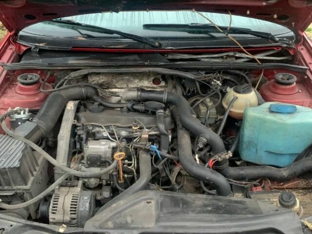 Красный Фольксваген Пассат, объемом двигателя 1.9 л и пробегом 300 тыс. км за 1850 $, фото 3 на Automoto.ua