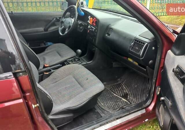 Красный Фольксваген Пассат, объемом двигателя 1.8 л и пробегом 526 тыс. км за 1450 $, фото 3 на Automoto.ua