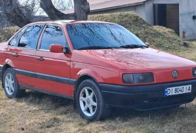 Красный Фольксваген Пассат, объемом двигателя 2 л и пробегом 380 тыс. км за 2100 $, фото 2 на Automoto.ua