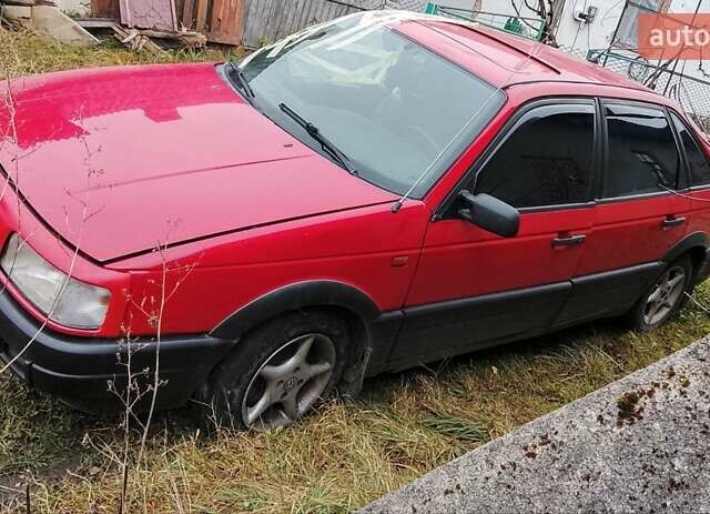 Красный Фольксваген Пассат, объемом двигателя 1.8 л и пробегом 640 тыс. км за 900 $, фото 3 на Automoto.ua