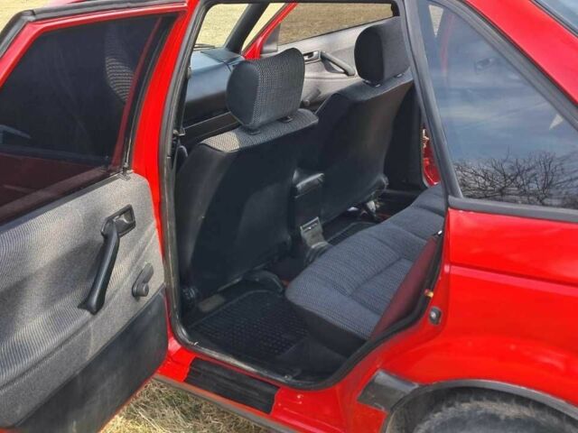 Красный Фольксваген Пассат, объемом двигателя 2 л и пробегом 380 тыс. км за 2100 $, фото 9 на Automoto.ua