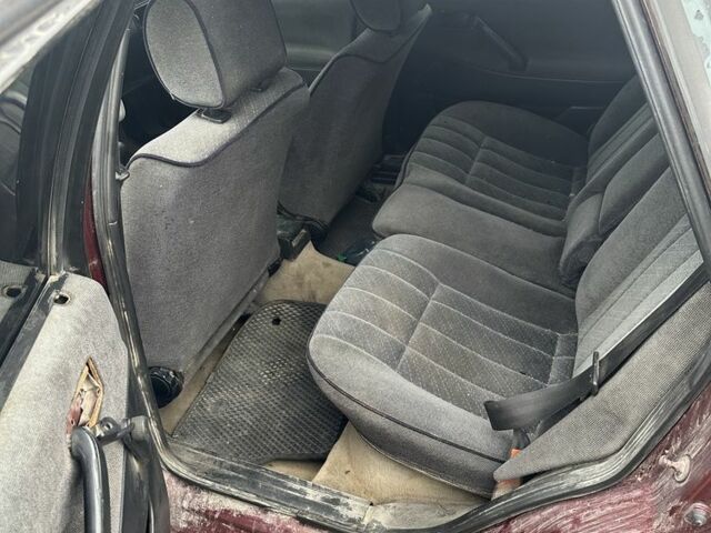 Красный Фольксваген Пассат, объемом двигателя 1.8 л и пробегом 330 тыс. км за 1000 $, фото 4 на Automoto.ua