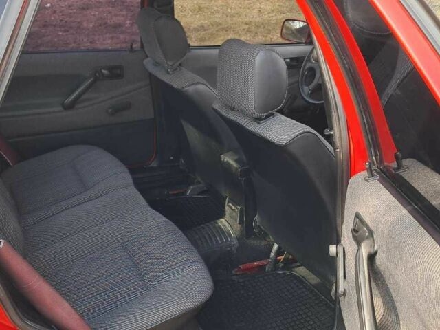 Красный Фольксваген Пассат, объемом двигателя 2 л и пробегом 380 тыс. км за 2100 $, фото 6 на Automoto.ua