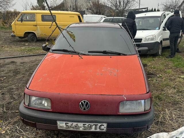 Красный Фольксваген Пассат, объемом двигателя 1.8 л и пробегом 330 тыс. км за 1000 $, фото 5 на Automoto.ua