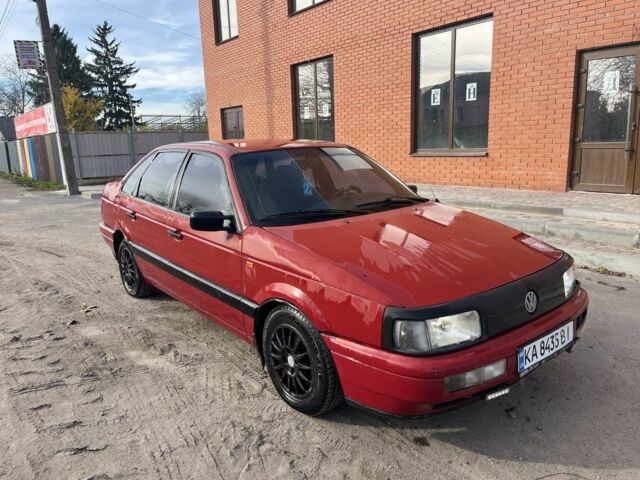 Красный Фольксваген Пассат, объемом двигателя 1.8 л и пробегом 215 тыс. км за 1350 $, фото 3 на Automoto.ua