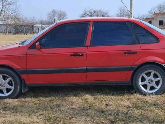 Красный Фольксваген Пассат, объемом двигателя 2 л и пробегом 380 тыс. км за 2100 $, фото 3 на Automoto.ua