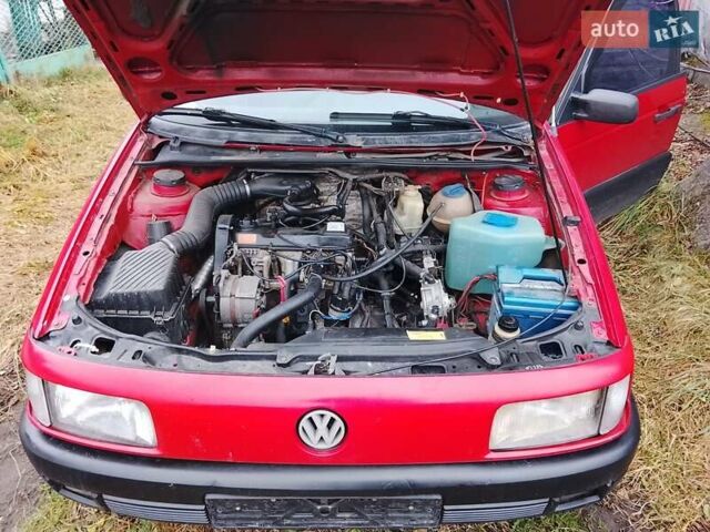 Красный Фольксваген Пассат, объемом двигателя 1.8 л и пробегом 640 тыс. км за 900 $, фото 13 на Automoto.ua