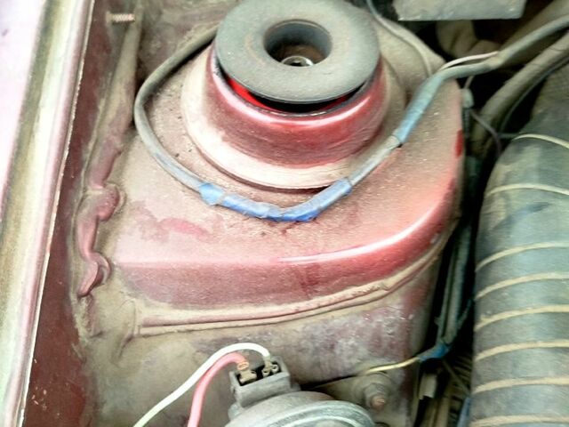 Красный Фольксваген Пассат, объемом двигателя 1.8 л и пробегом 350 тыс. км за 1600 $, фото 3 на Automoto.ua