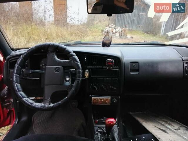 Красный Фольксваген Пассат, объемом двигателя 1.8 л и пробегом 640 тыс. км за 900 $, фото 5 на Automoto.ua