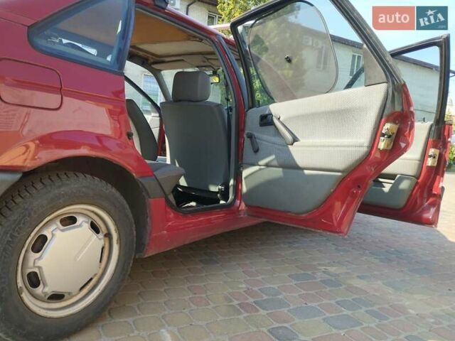 Червоний Фольксваген Пассат, об'ємом двигуна 1.8 л та пробігом 240 тис. км за 2220 $, фото 9 на Automoto.ua