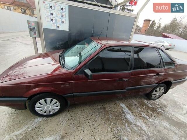 Красный Фольксваген Пассат, объемом двигателя 2 л и пробегом 255 тыс. км за 1450 $, фото 3 на Automoto.ua