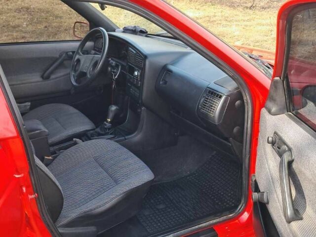 Красный Фольксваген Пассат, объемом двигателя 2 л и пробегом 380 тыс. км за 2100 $, фото 8 на Automoto.ua