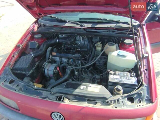 Червоний Фольксваген Пассат, об'ємом двигуна 1.8 л та пробігом 240 тис. км за 2220 $, фото 2 на Automoto.ua