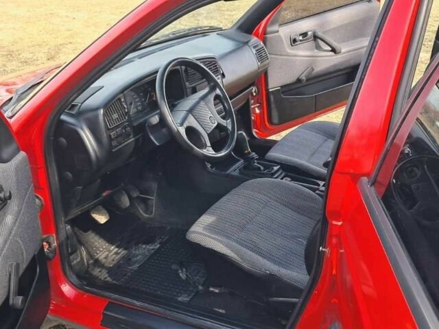 Красный Фольксваген Пассат, объемом двигателя 2 л и пробегом 380 тыс. км за 2100 $, фото 7 на Automoto.ua