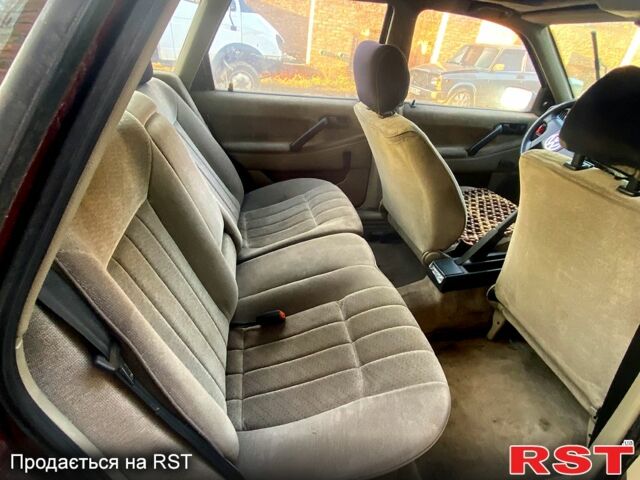 Красный Фольксваген Пассат, объемом двигателя 1.9 л и пробегом 340 тыс. км за 950 $, фото 4 на Automoto.ua