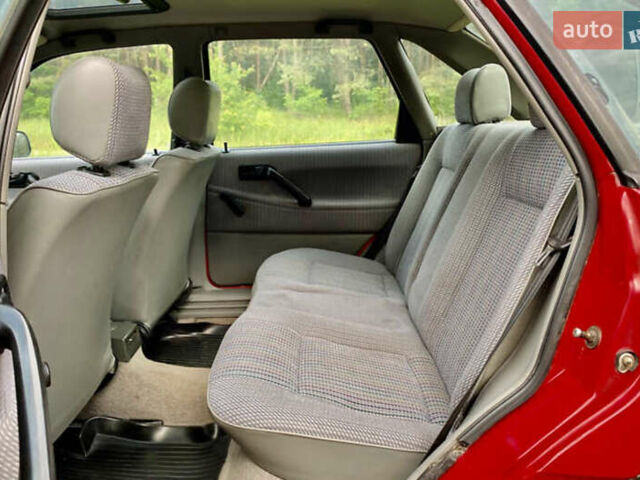 Красный Фольксваген Пассат, объемом двигателя 1.8 л и пробегом 420 тыс. км за 2500 $, фото 5 на Automoto.ua