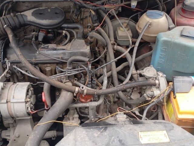 Красный Фольксваген Пассат, объемом двигателя 1.8 л и пробегом 360 тыс. км за 1657 $, фото 2 на Automoto.ua