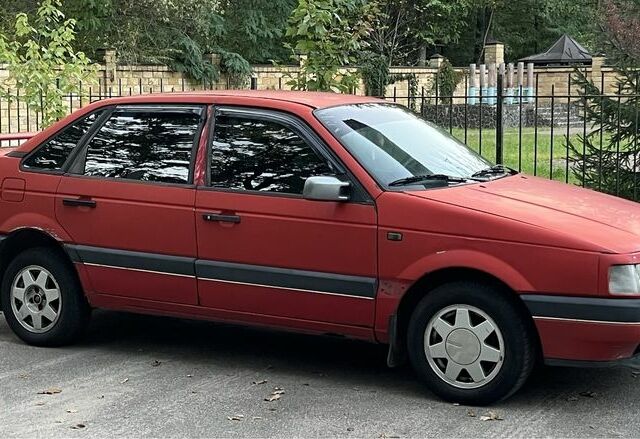 Красный Фольксваген Пассат, объемом двигателя 1.8 л и пробегом 570 тыс. км за 1700 $, фото 5 на Automoto.ua