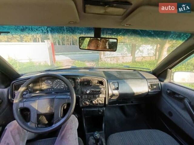 Красный Фольксваген Пассат, объемом двигателя 1.8 л и пробегом 200 тыс. км за 1450 $, фото 14 на Automoto.ua