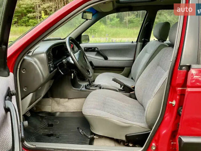 Красный Фольксваген Пассат, объемом двигателя 1.8 л и пробегом 420 тыс. км за 2500 $, фото 4 на Automoto.ua