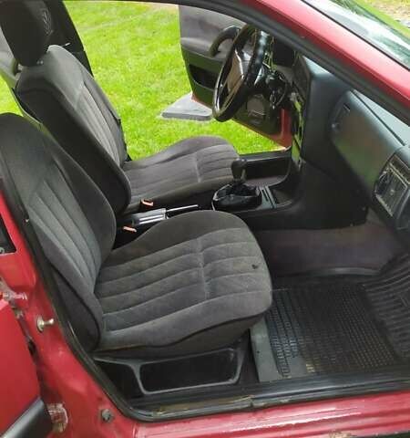 Красный Фольксваген Пассат, объемом двигателя 1.78 л и пробегом 320 тыс. км за 1800 $, фото 2 на Automoto.ua