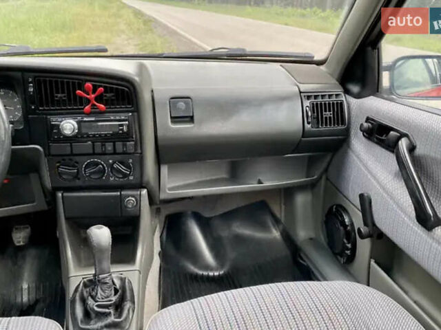 Красный Фольксваген Пассат, объемом двигателя 1.8 л и пробегом 420 тыс. км за 2500 $, фото 9 на Automoto.ua