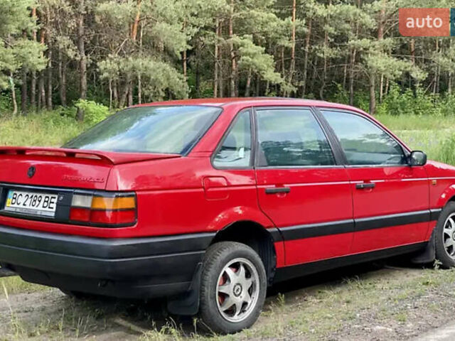 Красный Фольксваген Пассат, объемом двигателя 1.8 л и пробегом 420 тыс. км за 2500 $, фото 2 на Automoto.ua