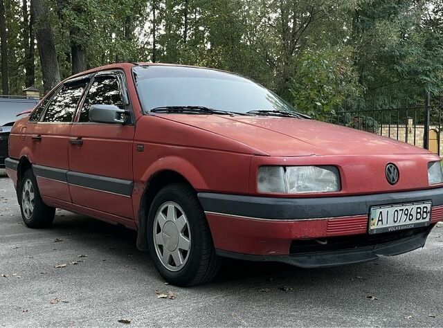 Красный Фольксваген Пассат, объемом двигателя 1.8 л и пробегом 570 тыс. км за 1700 $, фото 1 на Automoto.ua