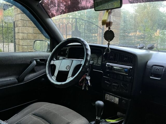 Красный Фольксваген Пассат, объемом двигателя 1.8 л и пробегом 570 тыс. км за 1700 $, фото 7 на Automoto.ua