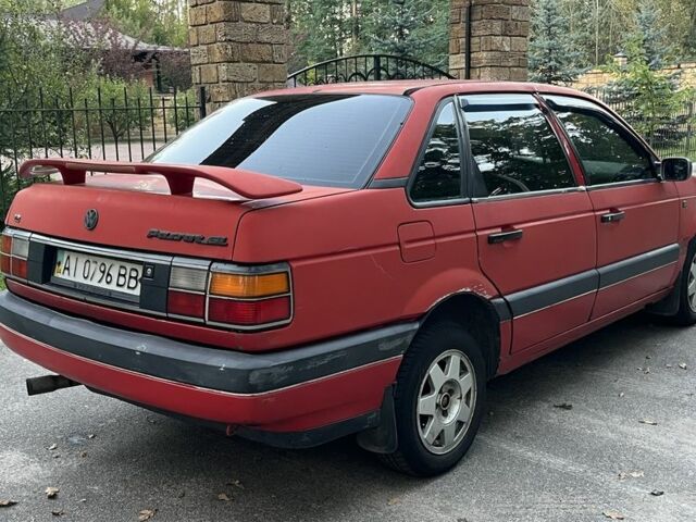 Красный Фольксваген Пассат, объемом двигателя 1.8 л и пробегом 570 тыс. км за 1700 $, фото 3 на Automoto.ua