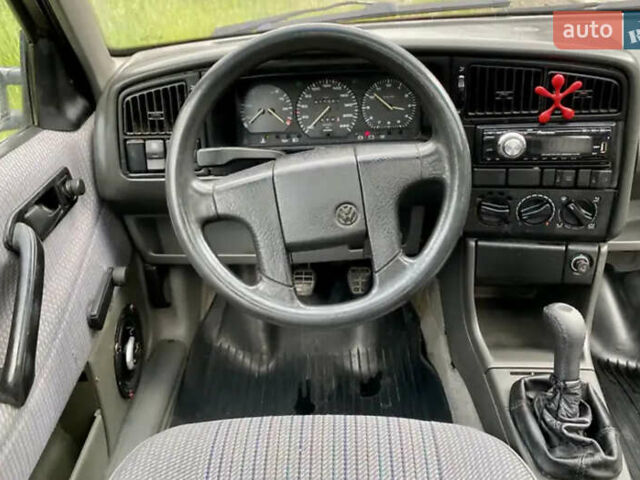 Красный Фольксваген Пассат, объемом двигателя 1.8 л и пробегом 420 тыс. км за 2500 $, фото 10 на Automoto.ua