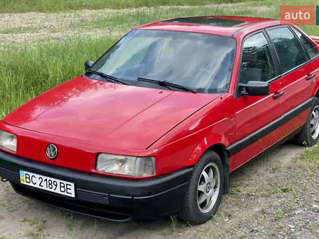 Красный Фольксваген Пассат, объемом двигателя 1.8 л и пробегом 420 тыс. км за 2500 $, фото 1 на Automoto.ua