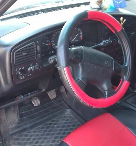 Красный Фольксваген Пассат, объемом двигателя 1.99 л и пробегом 350 тыс. км за 1416 $, фото 7 на Automoto.ua