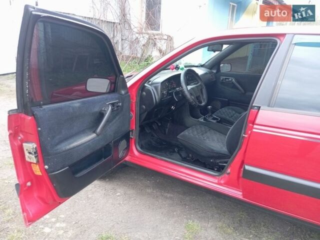 Красный Фольксваген Пассат, объемом двигателя 2 л и пробегом 343 тыс. км за 1950 $, фото 15 на Automoto.ua